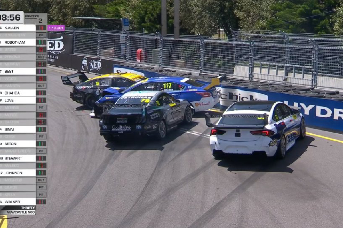 The four-car incident that ended the session