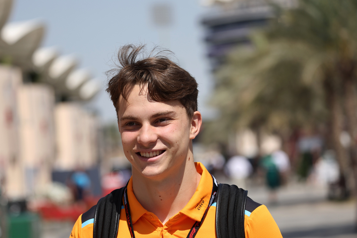 Oscar Piastri enters the Formula 1 paddock in Bahrain