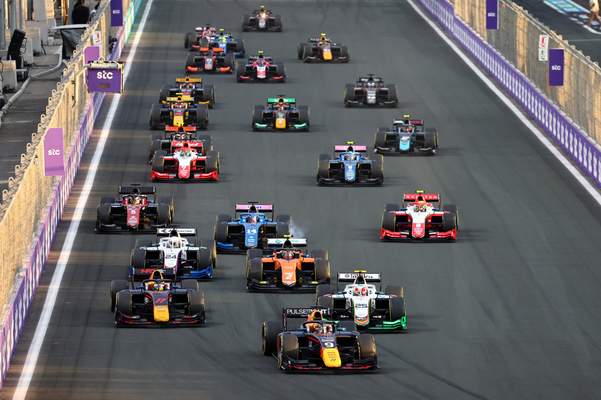 The start of the F2 Sprint race in Jeddah