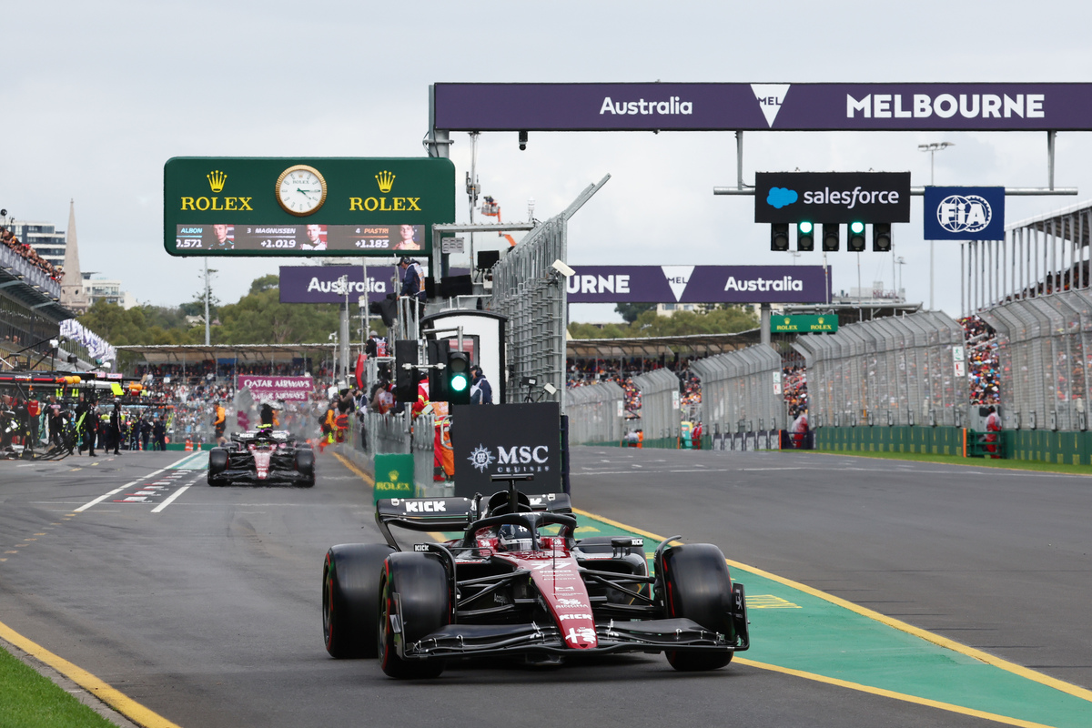Valtteri Bottas and Sergio Perez will start the Australian Grand Prix from the pit lane