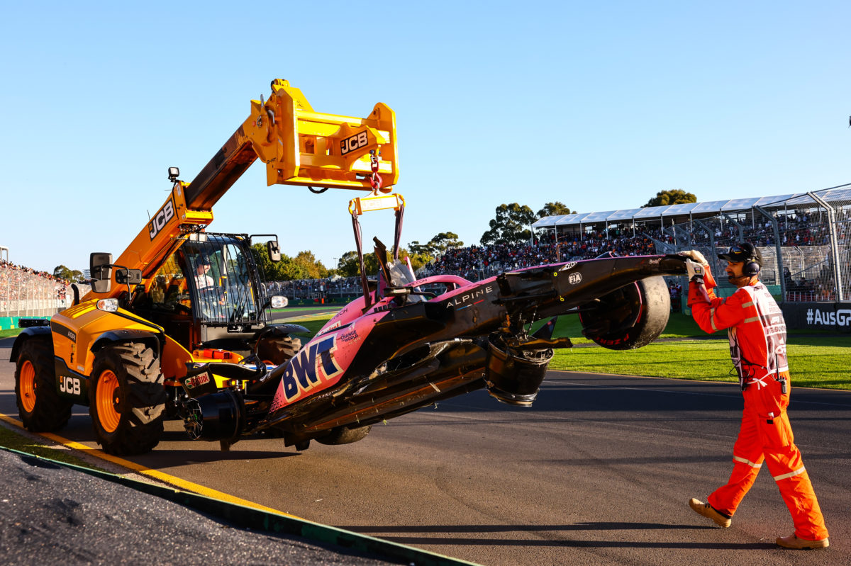 The Alpines crashes into each other at Albert Park