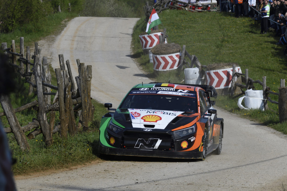 Thierry Neuville crashed out of the lead of the Croatia Rally and will restart on restart on the final day