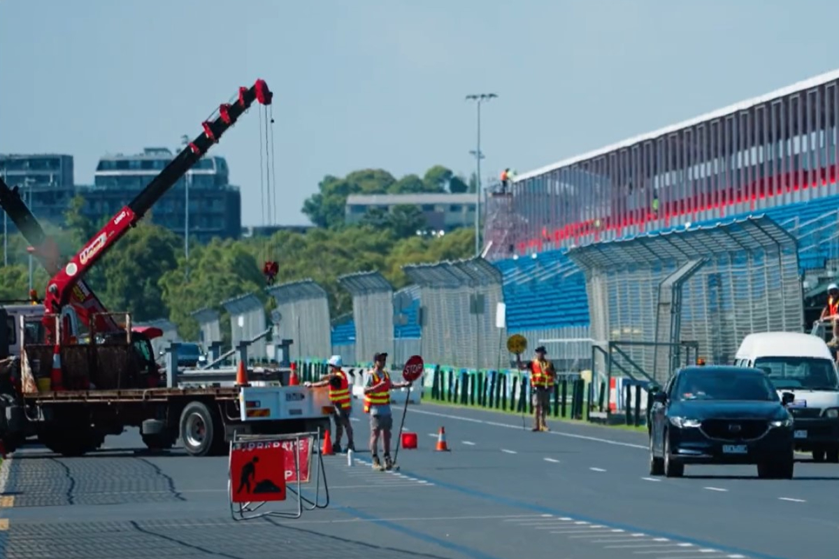 The Albert Park track build is on scheduled ahead of the F1 Australian GP