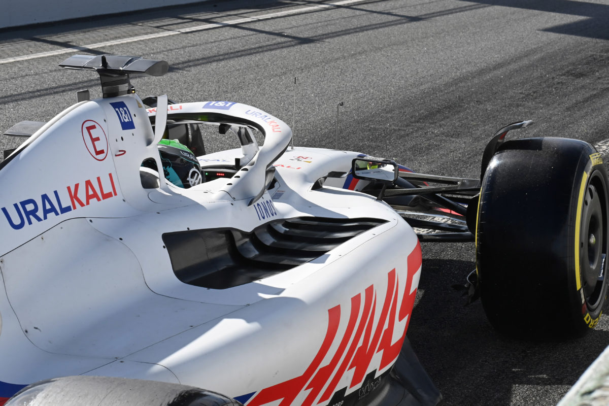 F1: Haas remove cores de bandeira russa de novos carros após ataques