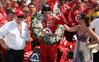 Dario Franchitti celebrates his Indy 500 victory with team owner Chip Ganassi and wife Ashley Judd