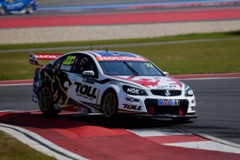 James Courtney attacks the link road chicane on the COTA shorter layout