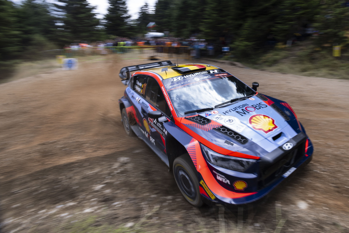 Thierry Neuville retired from the Acropolis Rally while leading. Image: AustralWorldwide / Hyundai Motorsport GmbH