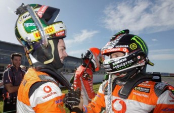 thumb Craig Lowndes and Jamie Whincup after Race 23