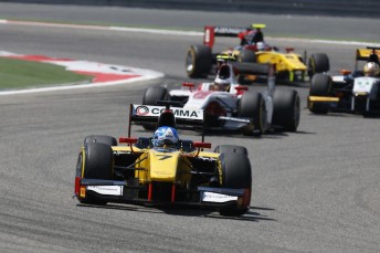 Jolyon Palmer leaves Bahrain with the lead in the GP2 Series 