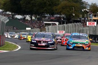 Jamie Whincup and Mark Winterbottom share front row for Race 8