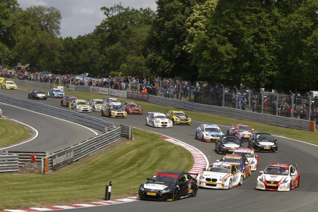 Jason Plato leads the field at Oulton Park Pic by PSP Images