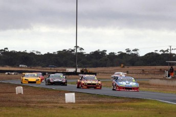 Barnes leads Ricciardello on Lap 1 of the Clem Smith Cup