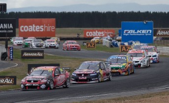 Coulthard leads the pack in Race 3