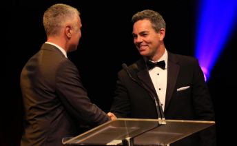 Craig Lowndes has claimed a fifth Barry Sheene Medal at the 2015 V8 Supercars Gala awards 
