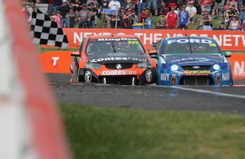 Percat held off Mostert to take a double victory in the Dunlop Series