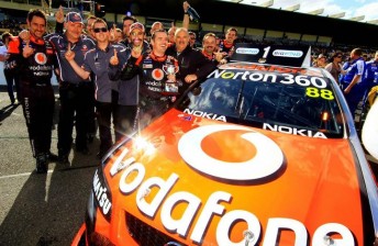 thumb TeamVodafone celebrates Whincup
