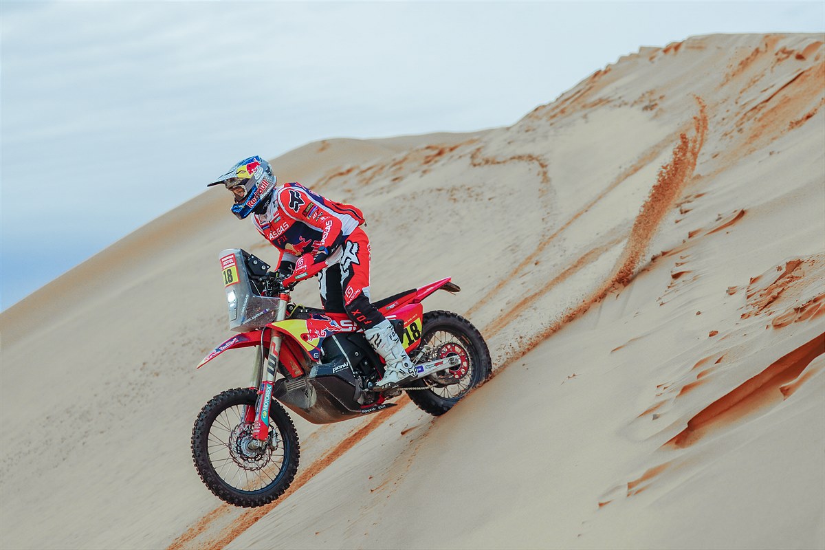Daniel Sanders lost over a quarter of an hour on Dakar Stage 9