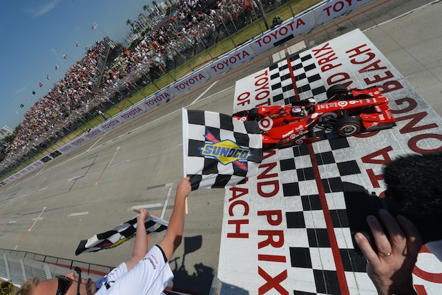 Scott Dixon takes a comfortable victory at Long Beach to keep Penske drivers Helio Castroneves and Juan Montoya at bay