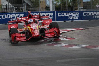 Scott Dixon produced a last gasp effort to edge Helio Castroneves to the pole in Toronto