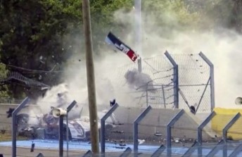 Duval crashes at the Porsche Curves