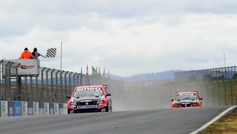 Simon Evans takes a clean sweep of wins at Hampton Downs with his younger brother Mitch Evans impressing in his tin top debut 