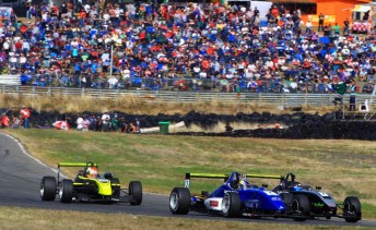 Macrow, Guiliana and Le Brocq battle it out in the early going