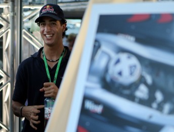 Daniel Ricciardo will drive in World Series by Renault next year