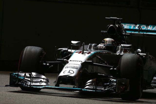 Lewis Hamilton claims pole for Singapore Gand Prix 