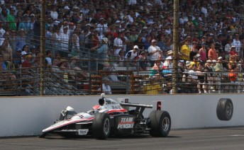 Ryan Briscoe crashes out of the Indy 500