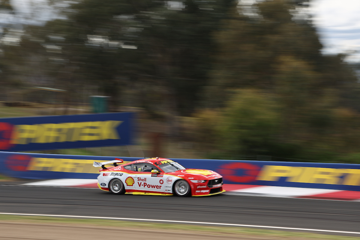 Anton De Pasquale believes he needs a "miracle" to catch Brodie Kostecki in the Bathurst 1000. Image: InSyde Media