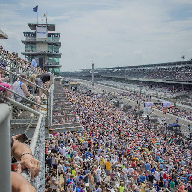 The crowd on Carb Day