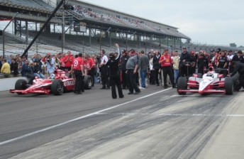 Dario Franchitti and Ryan Briscoe line-up for the final