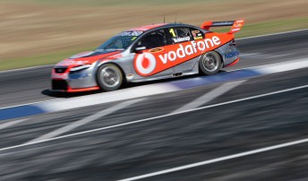 Jamie Whincup wins Race 23 of the 2009 championship in Perth