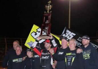 Jamie Veal takes the ,000 Grand Annual Classic Sprintcar finale at Warrnambool