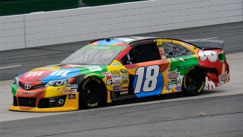 Kyle Busch earns his first pole at Martinsville