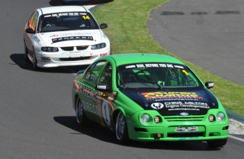 Lovell leads Tabinor in the Saloon Cars