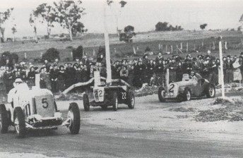 Lex Davison rounds Murrays Corner in the 1947 Australian Grand Prix