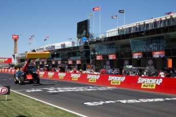 The Manitou Group has extended its relationship with V8 Supercars to supply recovery equipment for the Championship Series races 