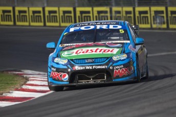 Mark Winterbottom won two races and took the points lead in NZ