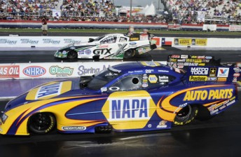 Mike Neff (far lane) defeated Ron Capps in Houston Funny Car