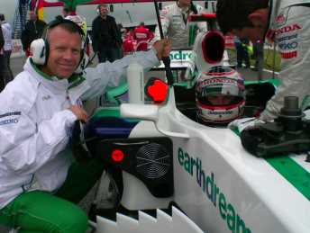 Phil Young (left) with Jenson Button in 2007