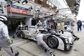 The #20 Porsche being pushed into its garage with terminal powertrain failure