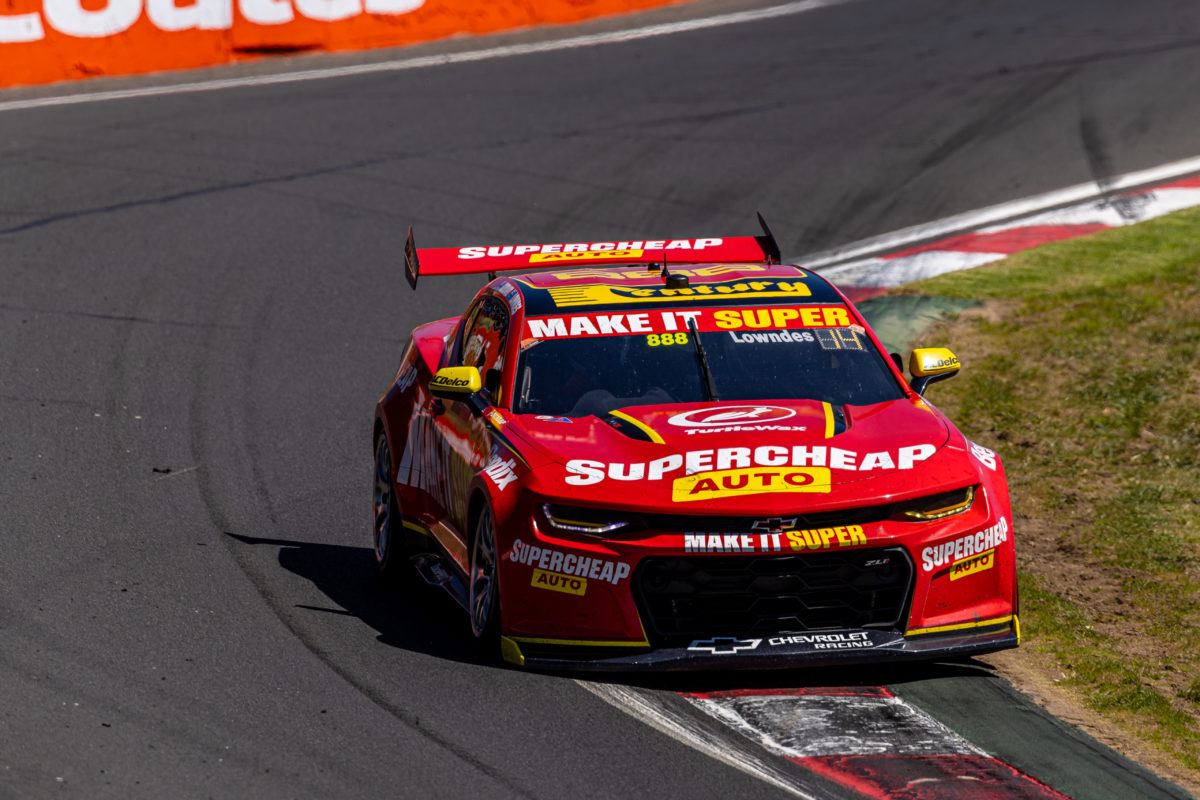 Craig Lowndes/Zane Goddard broke two gear lever risers in the Bathurst 1000. Image: InSyde Media