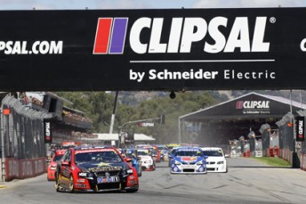 thumb Garth Tander leads the field at the start of this year