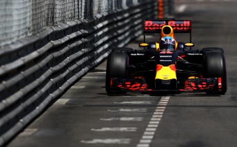 Red Bull will run Renault engines until 2018 