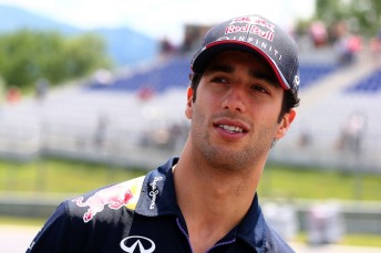 Daniel Ricciardo says he and the F1 drivers disagree with new 2015 standing safety car restart rule 