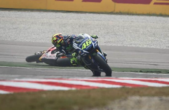 Valentino Rossi powers on as Marc Marquez falls from his Honda
