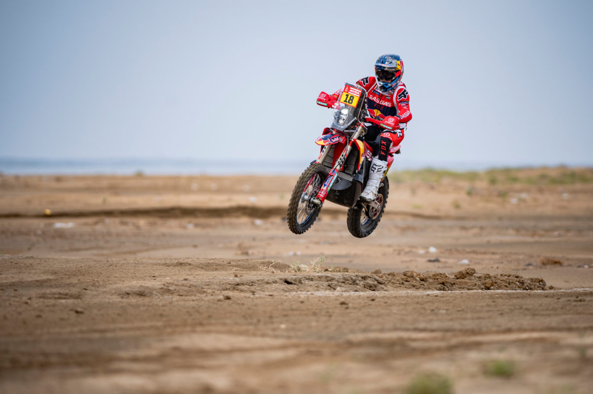 Daniel Sanders rides at Dakar 2023