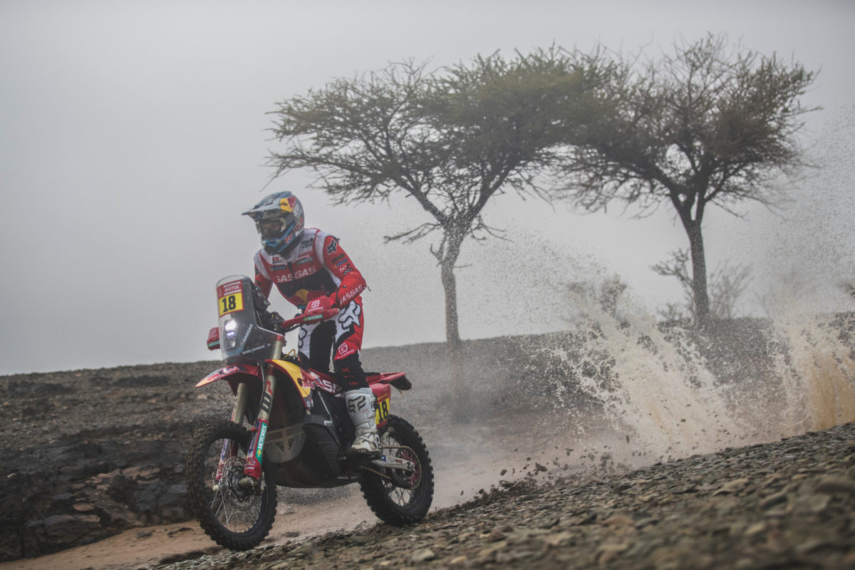 Daniel Sanders gained almost 13 minutes on Dakar Stage 9