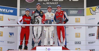 Oliver Rowland salutes at Jerez
